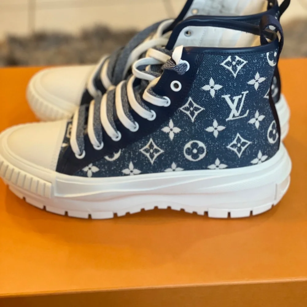 Louis Vuitton Sneakers - Picture 3 of 5